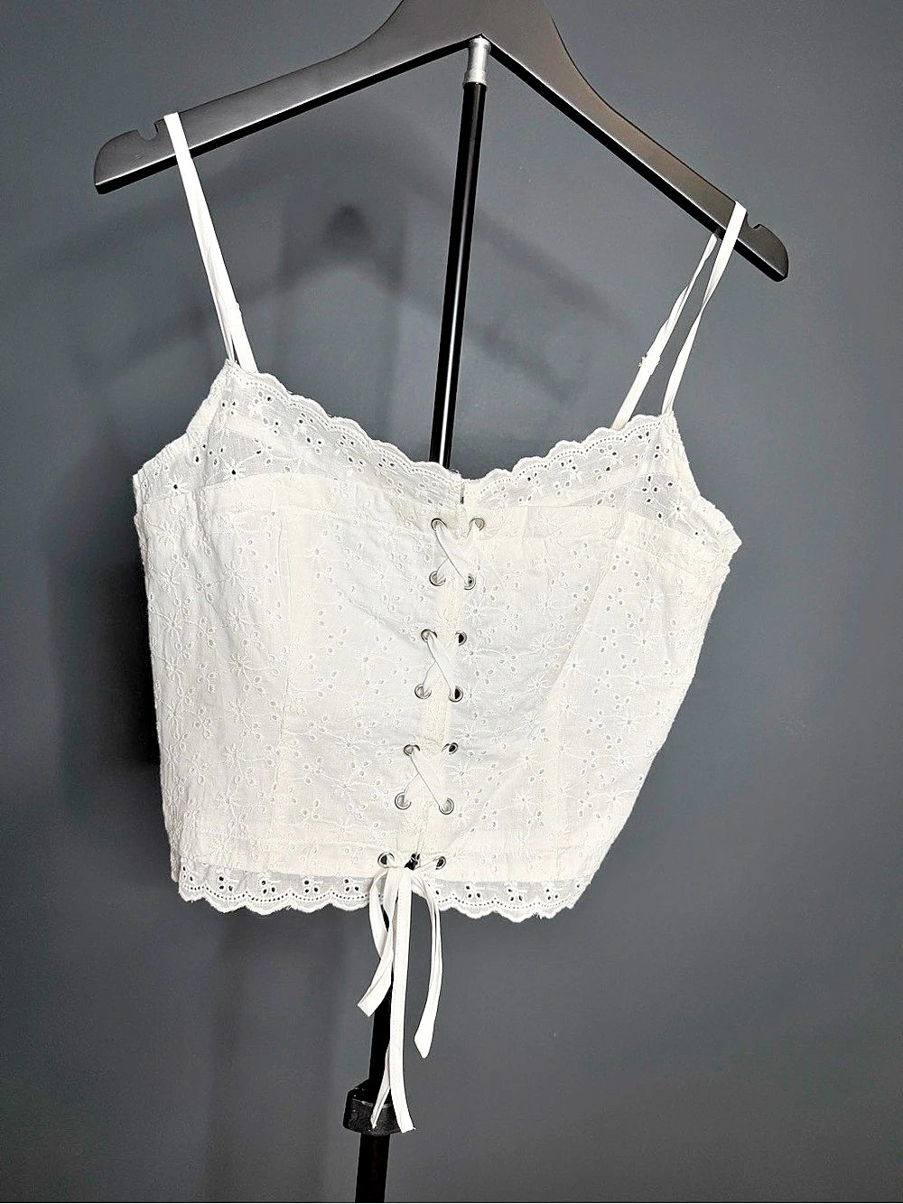 Studio by the Workshop Eyelet Lace-Up Camisole in White Size Large NWT